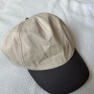 Zara kids hat. Gender Neutral